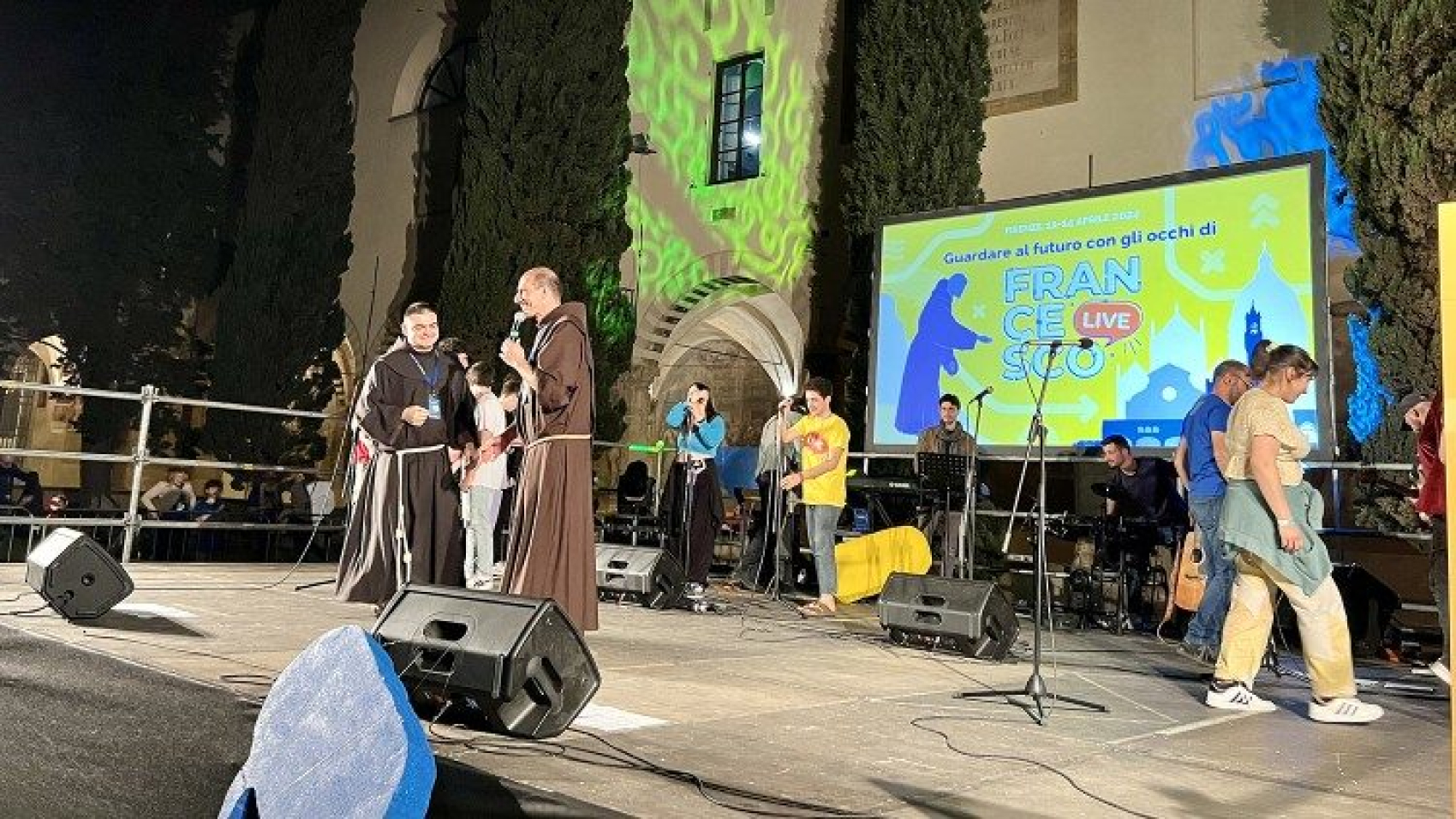 Con oración y música concluyó en Florencia el "Francisco Live"