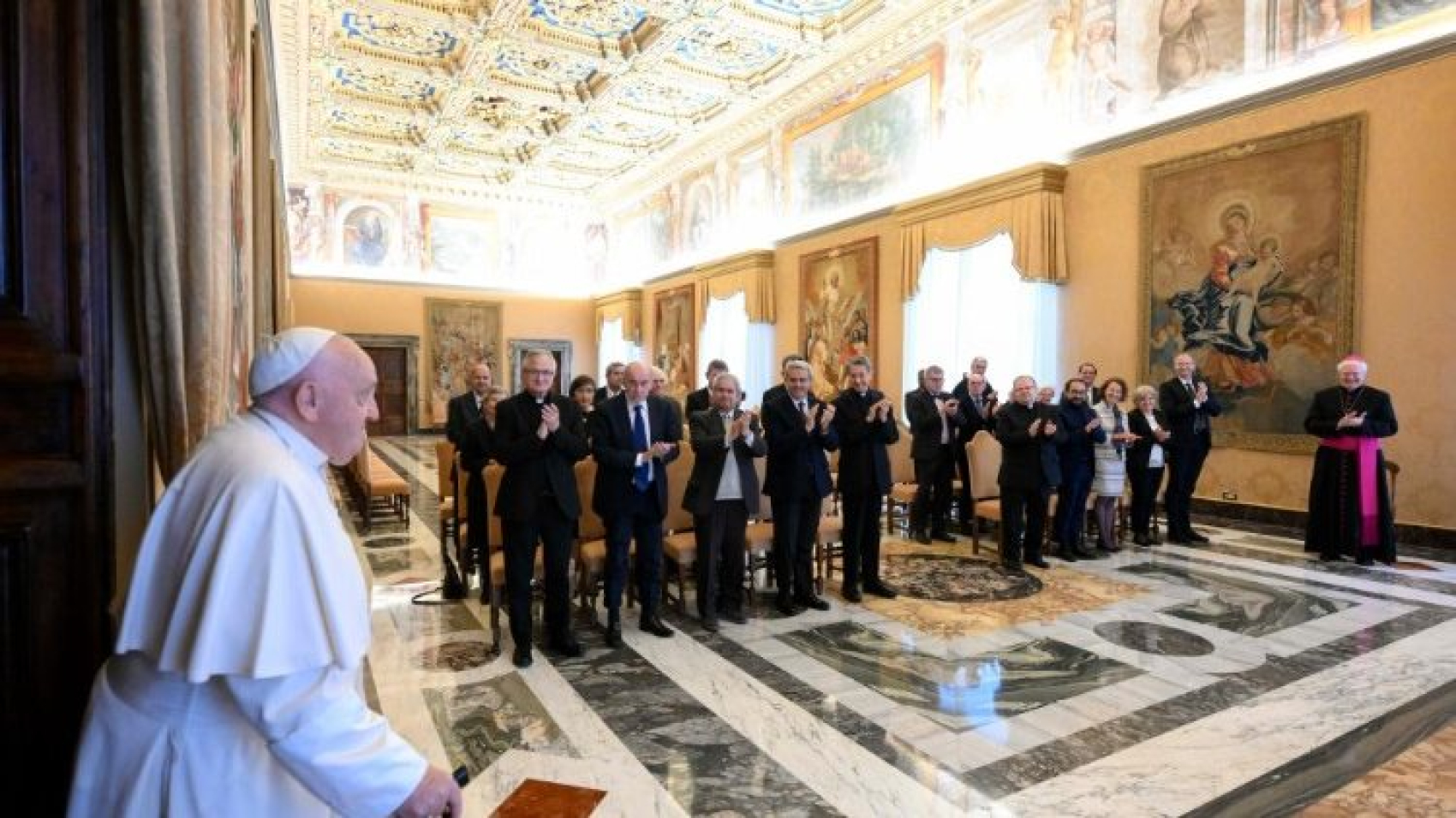 El Papa: Las ideologías matan, contrastar la "incivilidad del enfrentamiento"