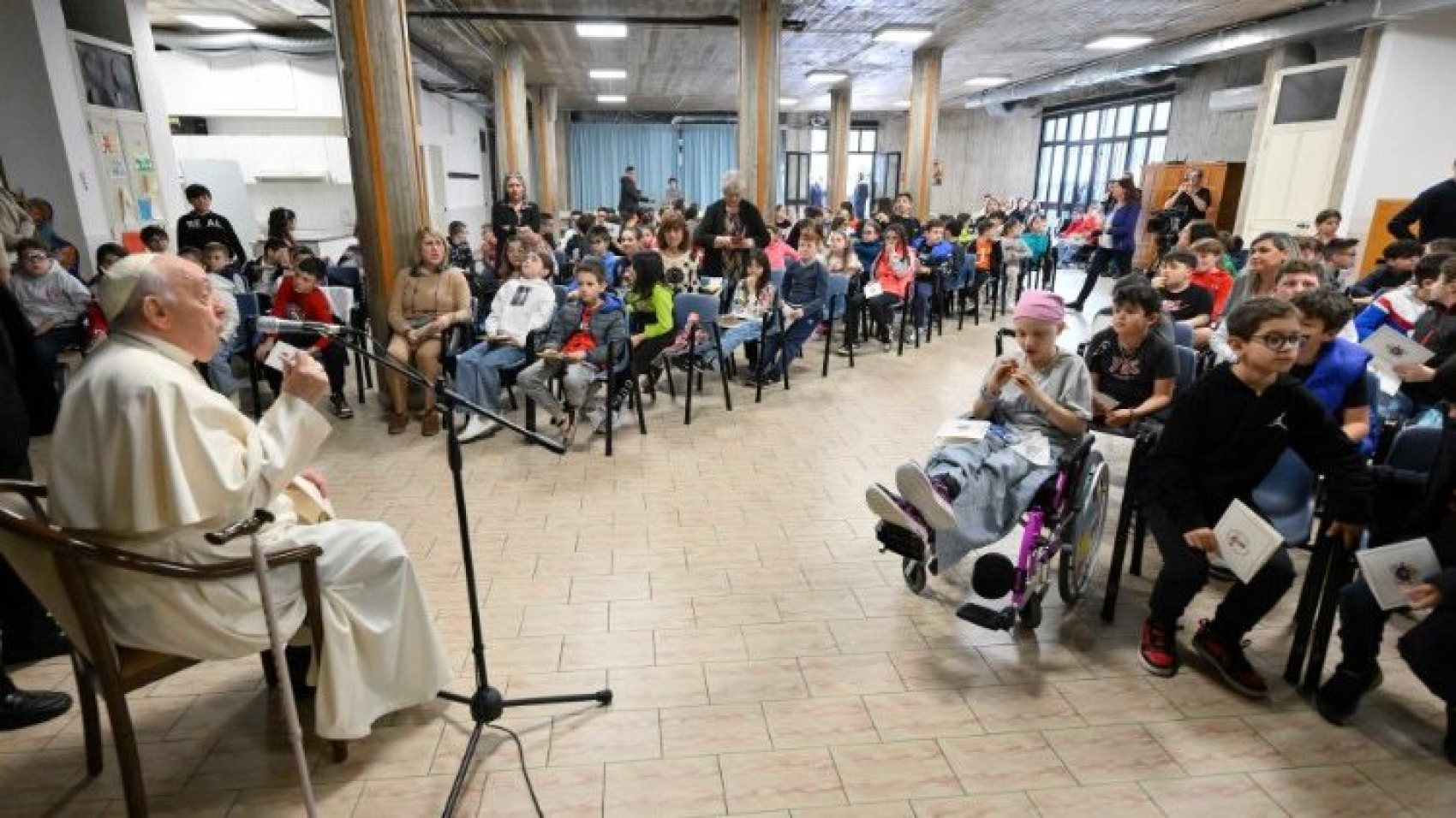 El Papa inaugura la "Escuela de Oración" con más de 200 niños