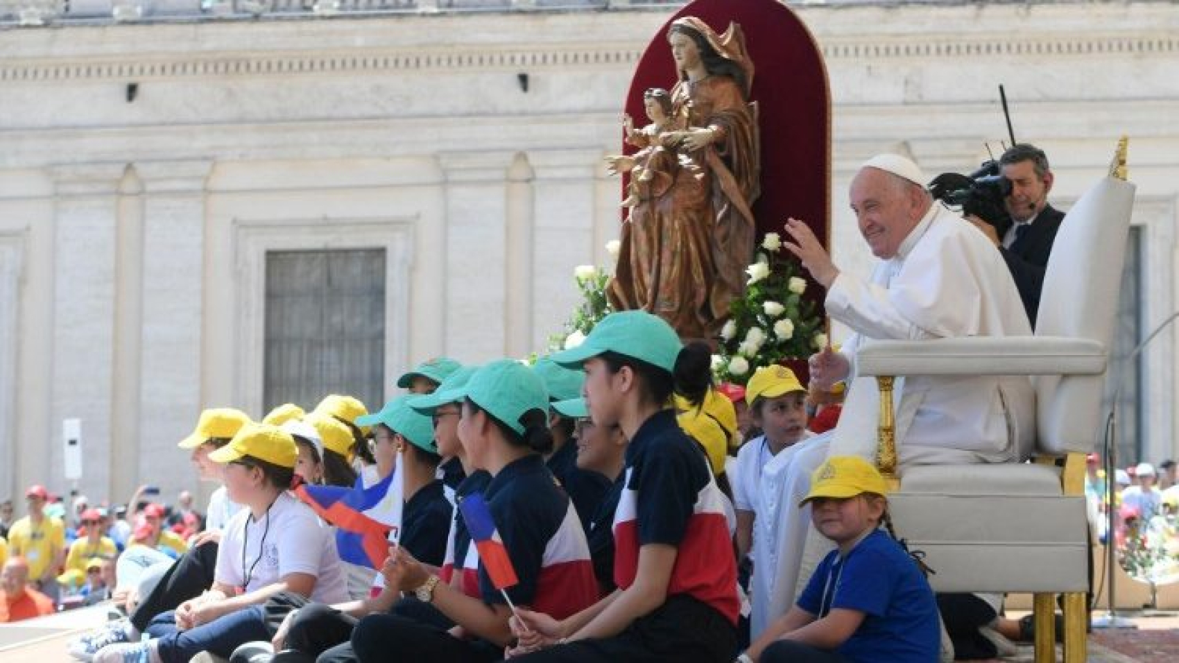 El Padre nos ha creado, el Hijo nos ha salvado y el Espíritu Santo nos acompaña