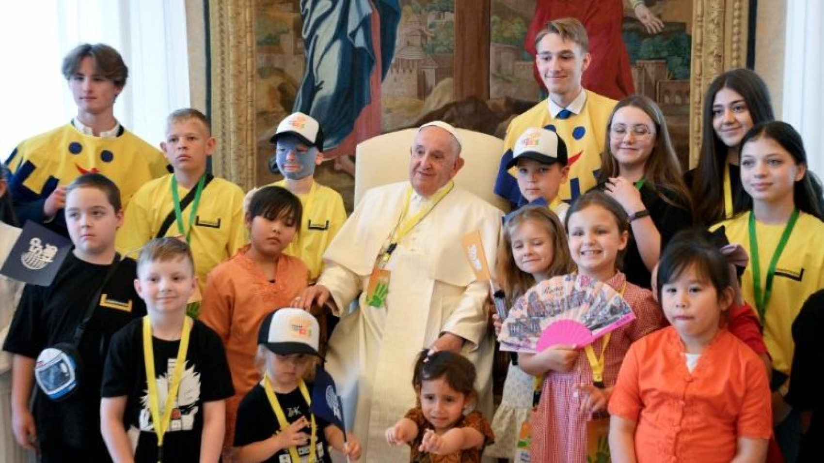 El Papa recibe a un grupo de niños ucranianos y palestinos