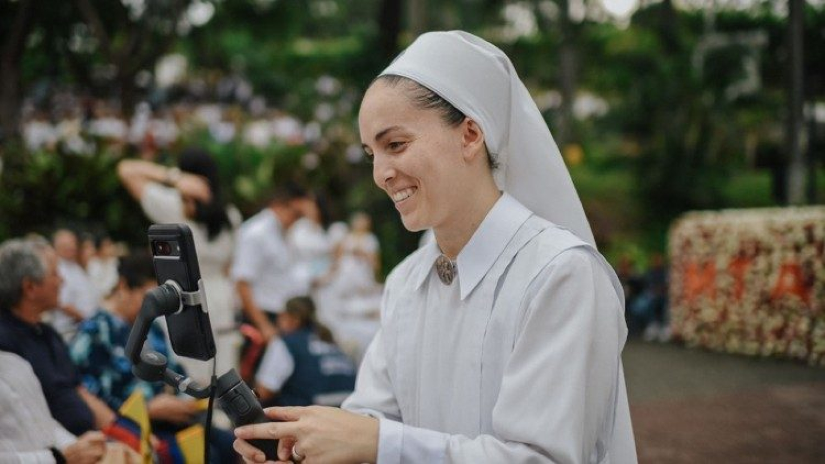 Al servicio de Dios con un torno de dentista y un smartphone