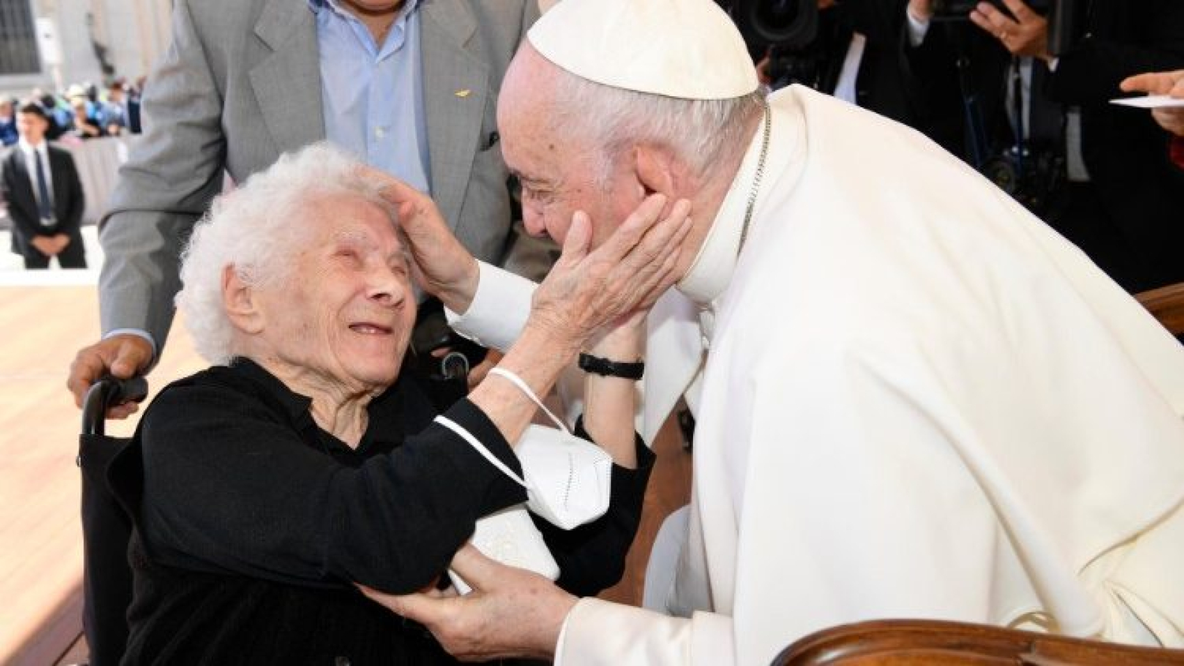 El Papa: reconociendo el papel de los ancianos recibiremos muchos dones