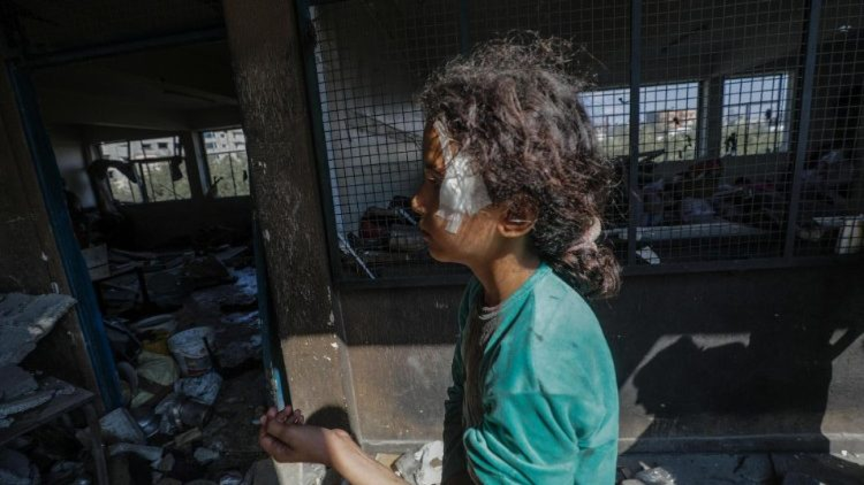 Israel ataca dos escuelas en la Franja. Siguen las negociaciones