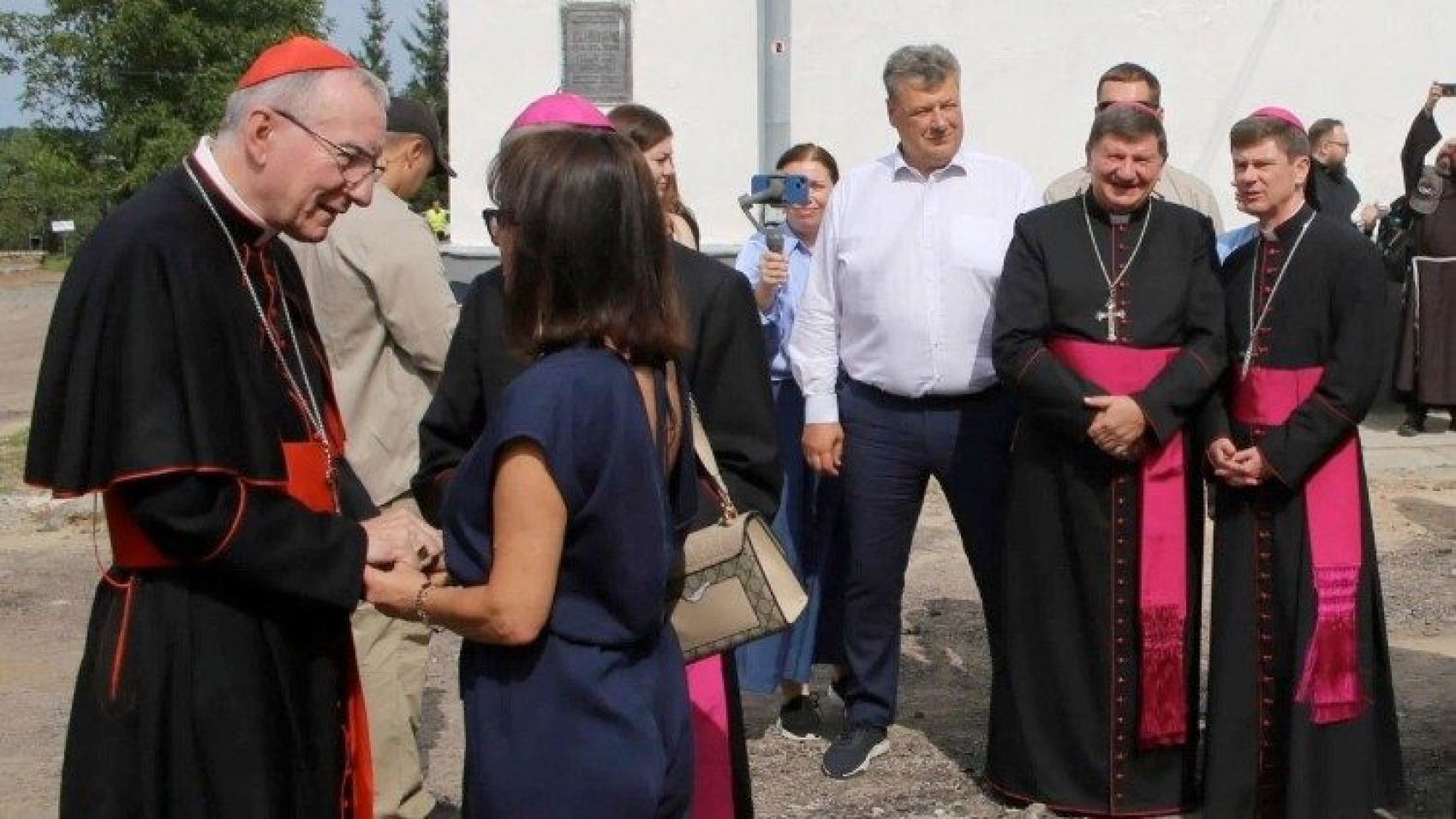 Parolin en Ucrania:  Me impacta el suplicio de las madres que han perdido a sus hijos