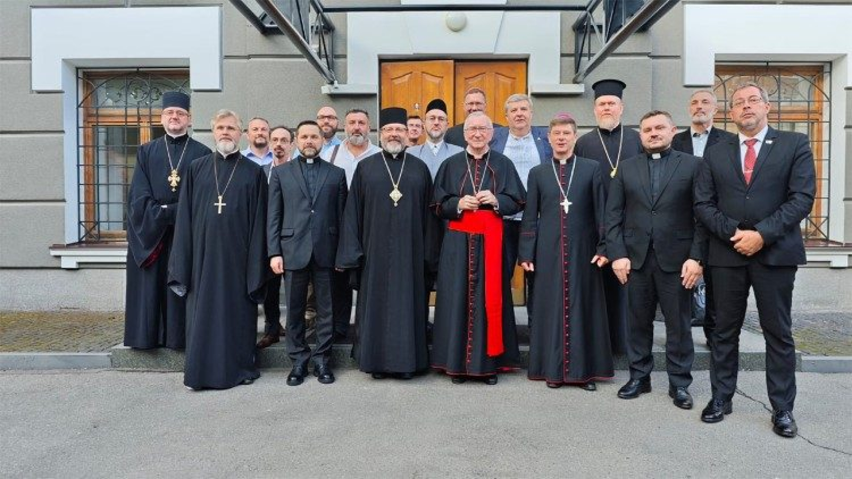 Ucrania Parolin pide a los representantes religiosos fe y esperanza para una paz justa