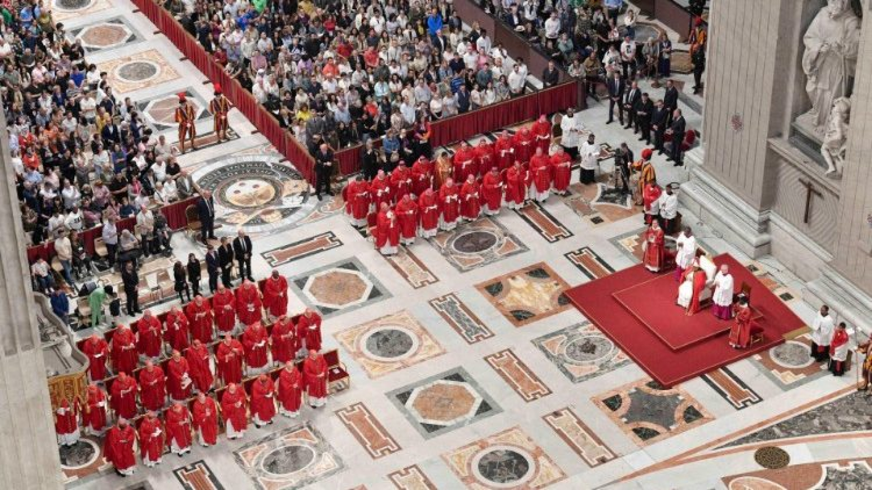 Francisco: La liturgia, un cuerpo y una voz sin individualismos