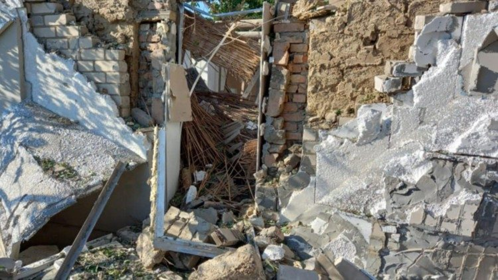 Ucrania. La iglesia de Antonivka devastada. El párroco: No destruirán la esperanza
