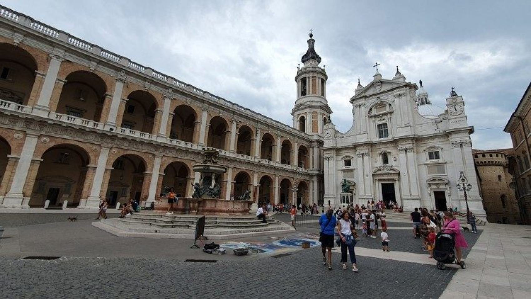 El Papa a las familias que peregrinan a Pompeya y Loreto: sed instrumentos de paz