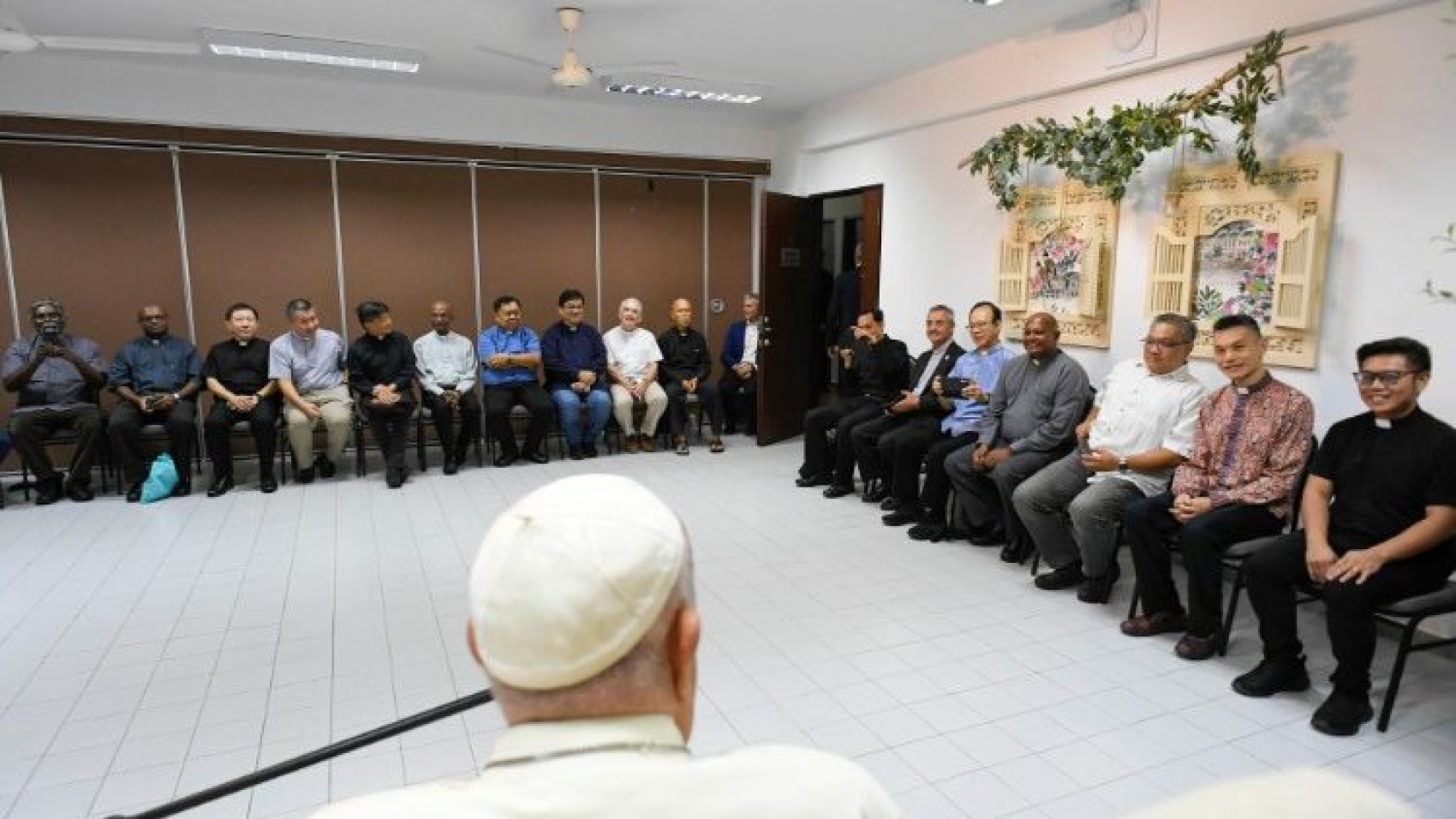 Francisco conversa con los jesuitas de Singapur