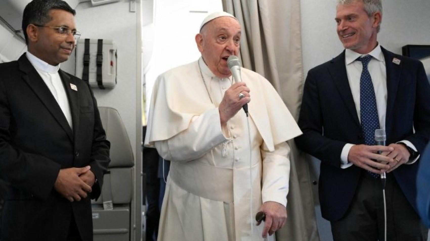 El Papa a los periodistas: Es mi viaje más largo, gracias por su compañía