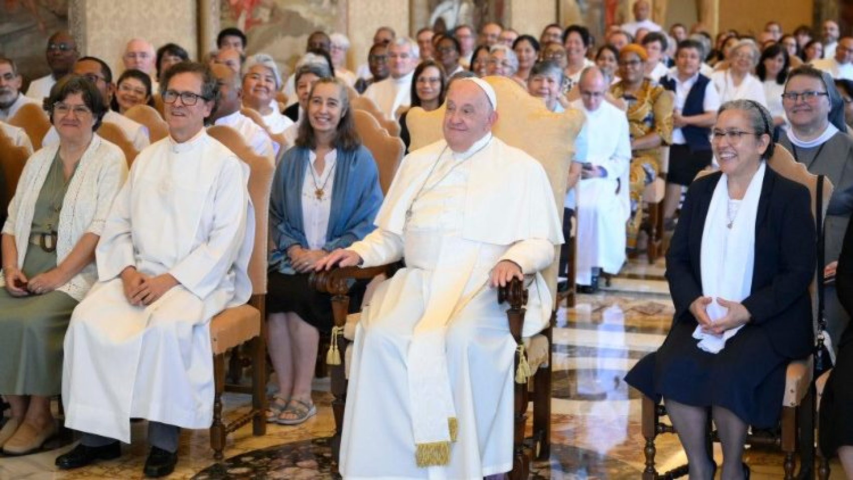 El Papa invita a los religiosos a vivir una "renovada primavera"
