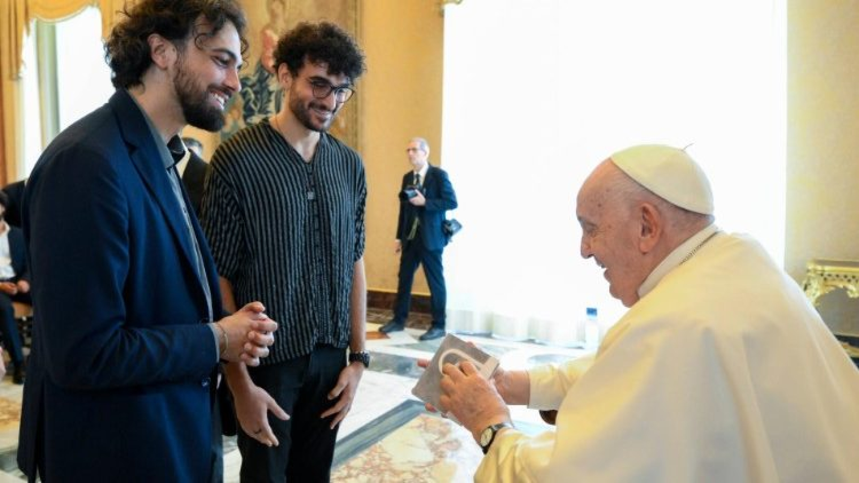 El Papa: Canten la esperanza a los coetáneos que la han perdido