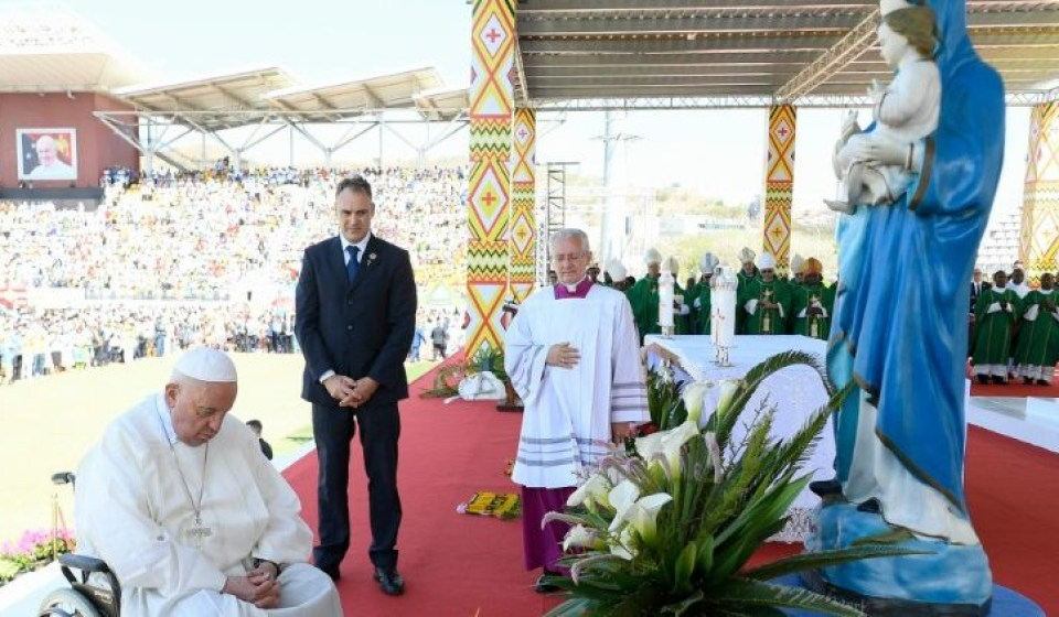 El Papa en el ángelus: Paz para las naciones y también para la creación